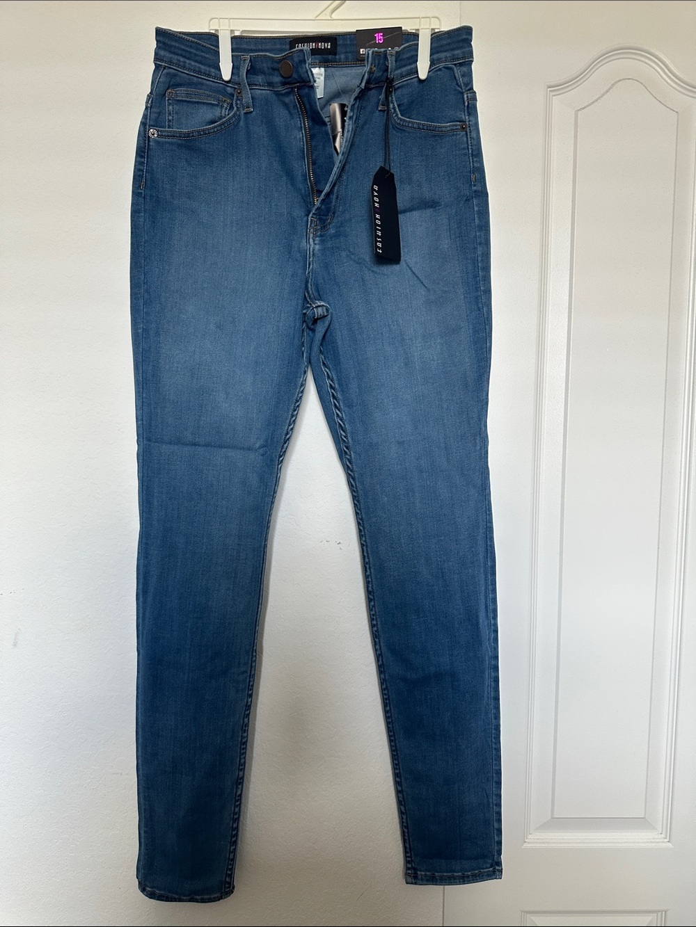 Fashion Nova Women’s Medium Blue Skinny Jeans